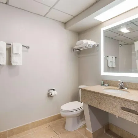 Baymont By Wyndham Westampton Hotel Exterior photo